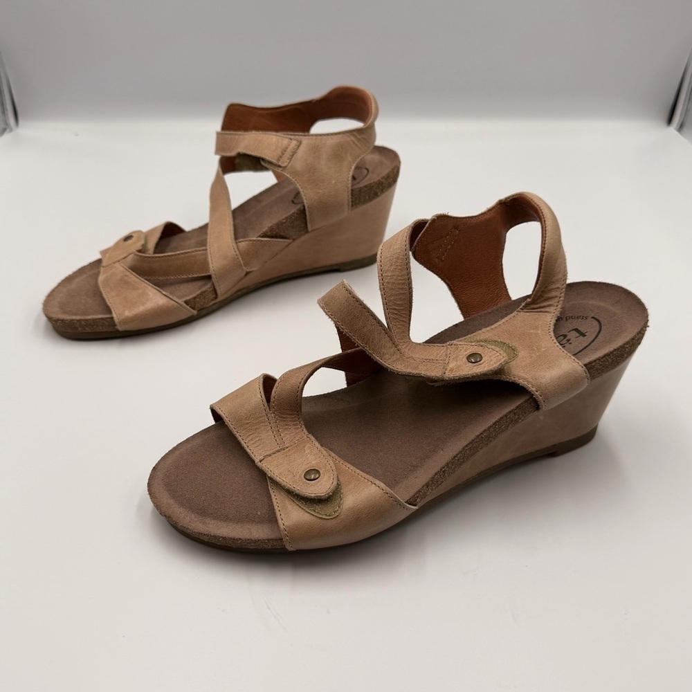 Taos Wizard Tan Leather Adjustable Strap Nude Wedge Bohemian Comfy Sandal 37